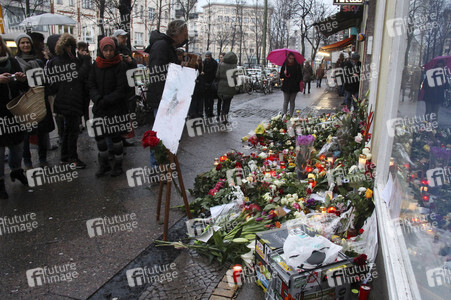 Trauerbekundung vor der ehemaligen Wohnung von David Bowie in Berlin