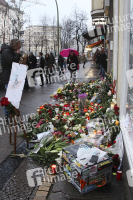 Trauerbekundung vor der ehemaligen Wohnung von David Bowie in Berlin