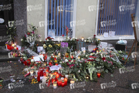Trauerbekundung vor der ehemaligen Wohnung von David Bowie in Berlin