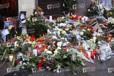 Trauerbekundung vor der ehemaligen Wohnung von David Bowie in Berlin