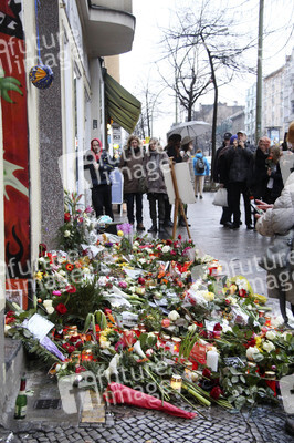 Trauerbekundung vor der ehemaligen Wohnung von David Bowie in Berlin