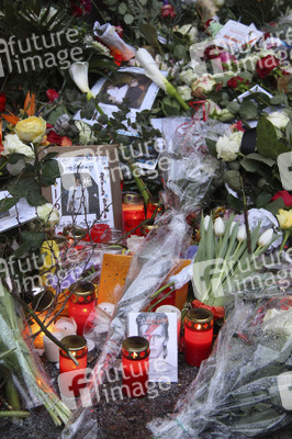 Trauerbekundung vor der ehemaligen Wohnung von David Bowie in Berlin