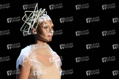 Maybelline New York Make-Up Runway Fashion Show auf der Mercedes-Benz Week Autumn/Winter 2016 in Berlin