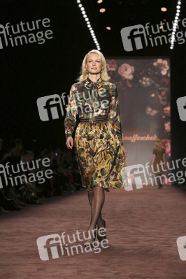 Lena Hoschek Fashion Show auf der Mercedes-Benz Week Autumn/Winter 2016 in Berlin