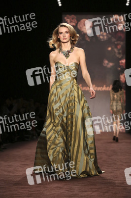 Lena Hoschek Fashion Show auf der Mercedes-Benz Week Autumn/Winter 2016 in Berlin