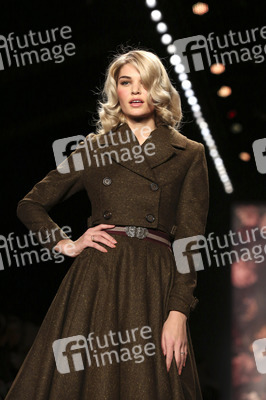 Lena Hoschek Fashion Show auf der Mercedes-Benz Week Autumn/Winter 2016 in Berlin