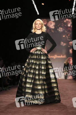 Lena Hoschek Fashion Show auf der Mercedes-Benz Week Autumn/Winter 2016 in Berlin