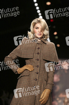 Lena Hoschek Fashion Show auf der Mercedes-Benz Week Autumn/Winter 2016 in Berlin