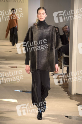 Nobi Talai Fashion Show auf der Mercedes-Benz Fashion Week Autumn/Winter 2016 in Berlin