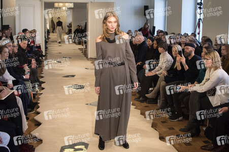 Nobi Talai Fashion Show auf der Mercedes-Benz Fashion Week Autumn/Winter 2016 in Berlin