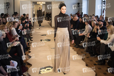 Nobi Talai Fashion Show auf der Mercedes-Benz Fashion Week Autumn/Winter 2016 in Berlin