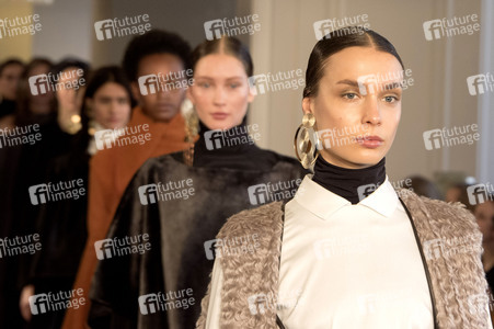 Nobi Talai Fashion Show auf der Mercedes-Benz Fashion Week Autumn/Winter 2016 in Berlin