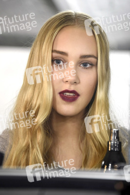 Marcel Ostertag Fashion Show auf der Mercedes-Benz Fashion Week Autumn/Winter 2016 in Berlin