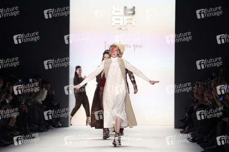 Riani Fashion Show auf der Mercedes-Benz Fashion Week Autumn/Winter 2016 in Berlin