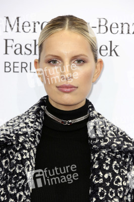 Guido Maria Kretschmer Fashion Show auf der Mercedes-Benz Fashion Week Autumn/Winter 2016 in Berlin