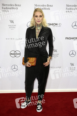 Rebekka Ruetz Fashion Show auf der Mercedes-Benz Fashion Week Autumn/Winter 2016 in Berlin