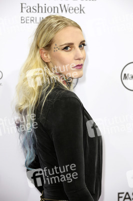 Rebekka Ruetz Fashion Show auf der Mercedes-Benz Fashion Week Autumn/Winter 2016 in Berlin