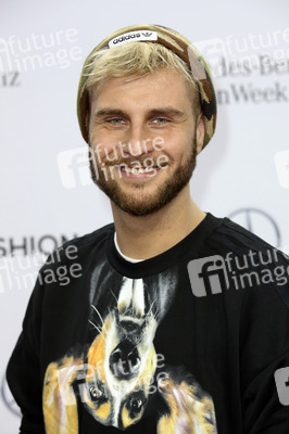 Rebekka Ruetz Fashion Show auf der Mercedes-Benz Fashion Week Autumn/Winter 2016 in Berlin