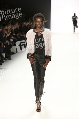 Dimitri Fashion Show auf der Mercedes-Benz Fashion Week Autumn/Winter 2016 in Berlin