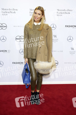 Ewa Herzog Fashion Show auf der Mercedes-Benz Fashion Week Autumn/Winter 2016 in Berlin