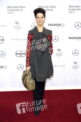 Xavi Reyes presented by Mercedes-Benz & Elle Fashion Show auf der Mercedes-Benz Fashion Week Autumn/Winter 2016 in Berlin
