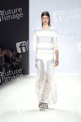 Xavi Reyes presented by Mercedes-Benz & Elle Fashion Show auf der Mercedes-Benz Fashion Week Autumn/Winter 2016 in Berlin