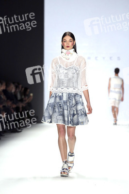 Xavi Reyes presented by Mercedes-Benz & Elle Fashion Show auf der Mercedes-Benz Fashion Week Autumn/Winter 2016 in Berlin