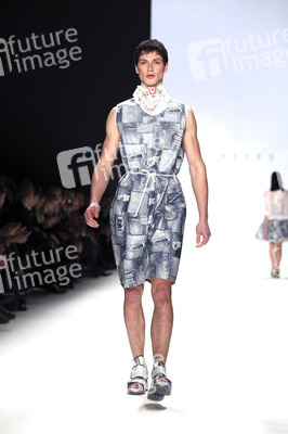 Xavi Reyes presented by Mercedes-Benz & Elle Fashion Show auf der Mercedes-Benz Fashion Week Autumn/Winter 2016 in Berlin