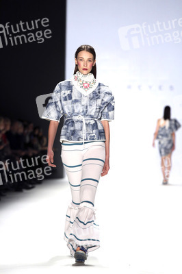 Xavi Reyes presented by Mercedes-Benz & Elle Fashion Show auf der Mercedes-Benz Fashion Week Autumn/Winter 2016 in Berlin