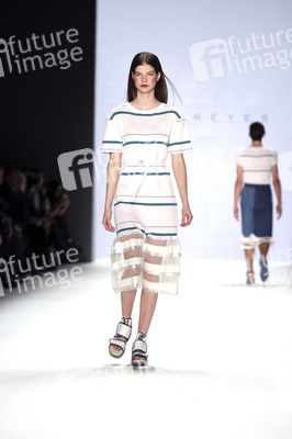 Xavi Reyes presented by Mercedes-Benz & Elle Fashion Show auf der Mercedes-Benz Fashion Week Autumn/Winter 2016 in Berlin