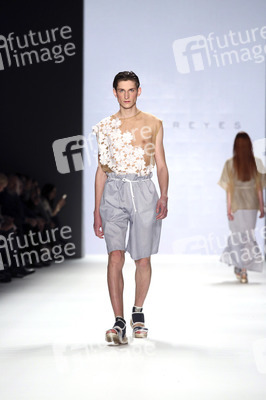 Xavi Reyes presented by Mercedes-Benz & Elle Fashion Show auf der Mercedes-Benz Fashion Week Autumn/Winter 2016 in Berlin