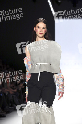 Xavi Reyes presented by Mercedes-Benz & Elle Fashion Show auf der Mercedes-Benz Fashion Week Autumn/Winter 2016 in Berlin