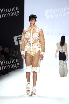 Xavi Reyes presented by Mercedes-Benz & Elle Fashion Show auf der Mercedes-Benz Fashion Week Autumn/Winter 2016 in Berlin