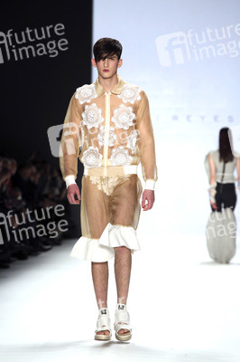 Xavi Reyes presented by Mercedes-Benz & Elle Fashion Show auf der Mercedes-Benz Fashion Week Autumn/Winter 2016 in Berlin