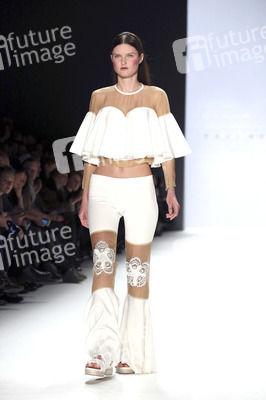 Xavi Reyes presented by Mercedes-Benz & Elle Fashion Show auf der Mercedes-Benz Fashion Week Autumn/Winter 2016 in Berlin