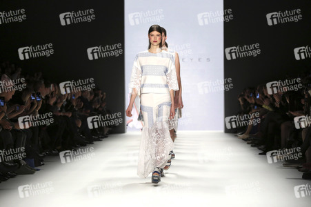 Xavi Reyes presented by Mercedes-Benz & Elle Fashion Show auf der Mercedes-Benz Fashion Week Autumn/Winter 2016 in Berlin