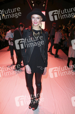 Emre Erdemoglu Fashion Show auf der Mercedes-Benz Fashion Week Autumn/Winter 2016 in Berlin