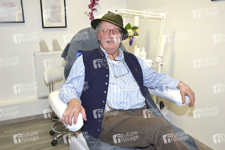 Wolfgang M. Prinz bei Shoperöffnung in Haar