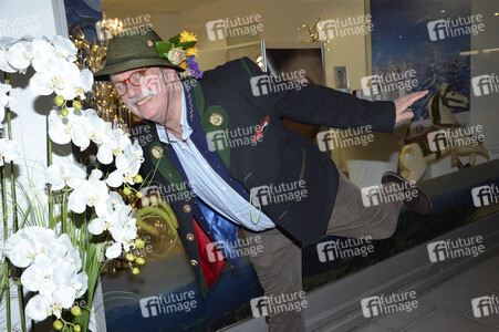 Wolfgang M. Prinz bei Shoperöffnung in Haar