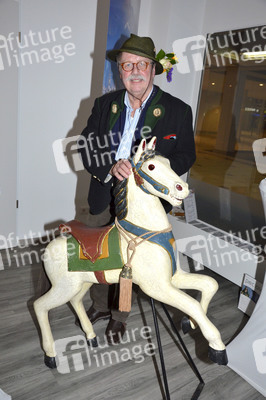 Wolfgang M. Prinz bei Shoperöffnung in Haar