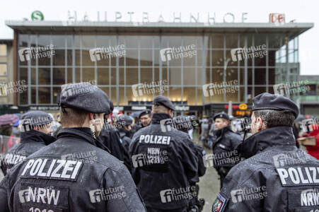 Polizeiaufgebot am Kölner Hauptbahnhof