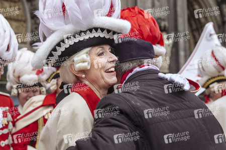 Henriette Reker und die Roten Funken in Köln