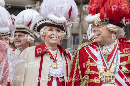 Henriette Reker und die Roten Funken in Köln