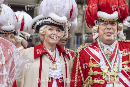 Henriette Reker und die Roten Funken in Köln