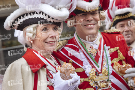 Henriette Reker und die Roten Funken in Köln