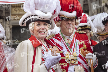 Henriette Reker und die Roten Funken in Köln