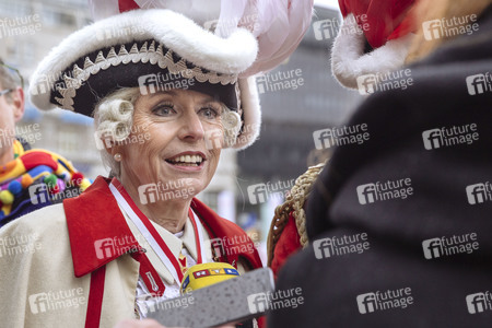 Henriette Reker und die Roten Funken in Köln