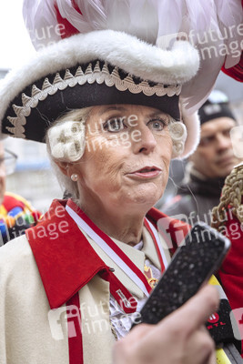 Henriette Reker und die Roten Funken in Köln