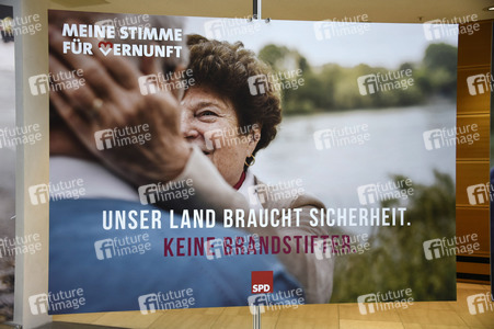 Pressekonferenz und Plakatvorstellung mit Sigmar Gabriel