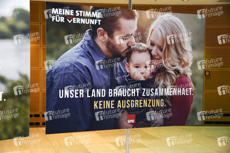 Pressekonferenz und Plakatvorstellung mit Sigmar Gabriel